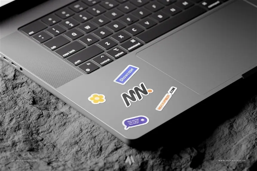 Mockup Sticker dán trên laptop