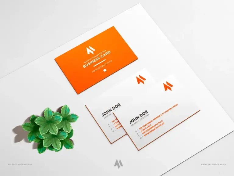 Mockup danh thiếp đặt trên bàn