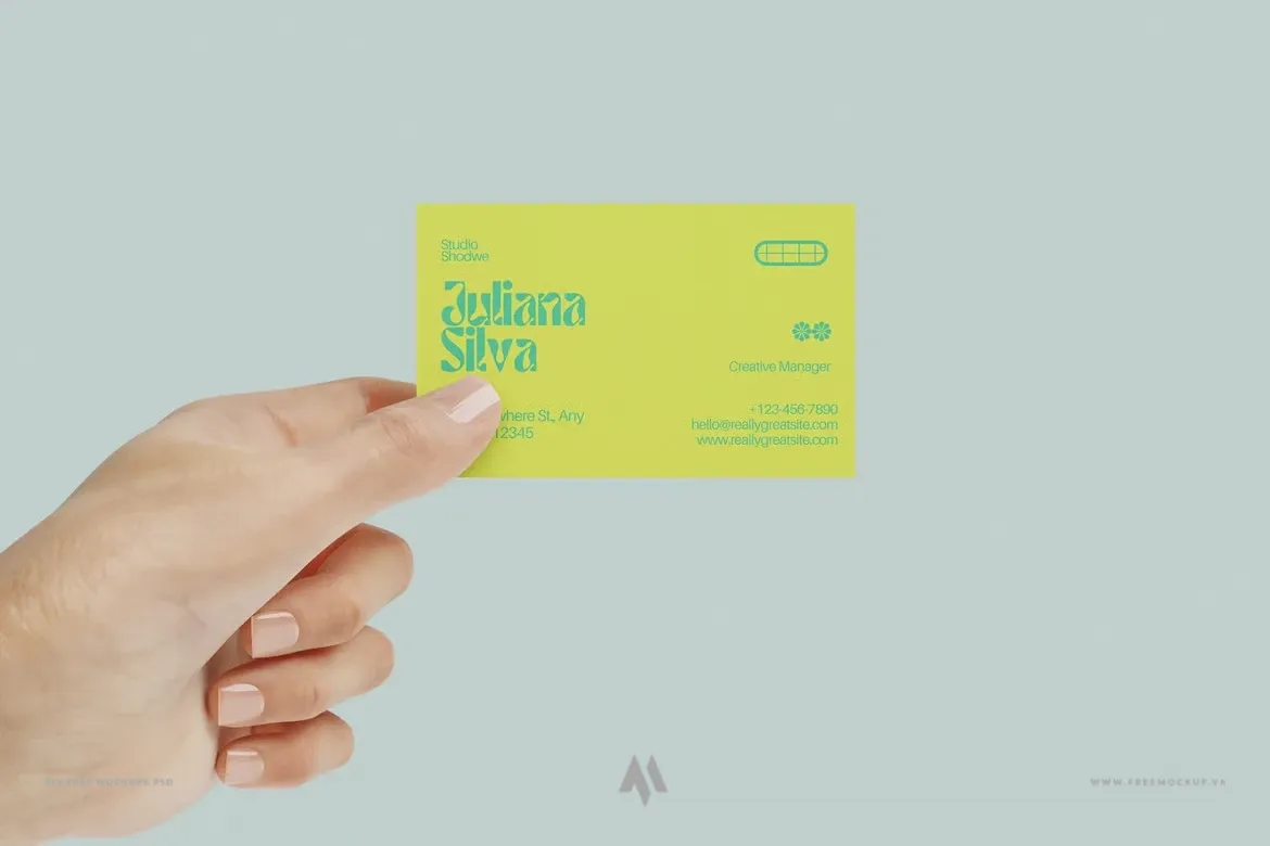 Mockup tay cầm danh thiếp