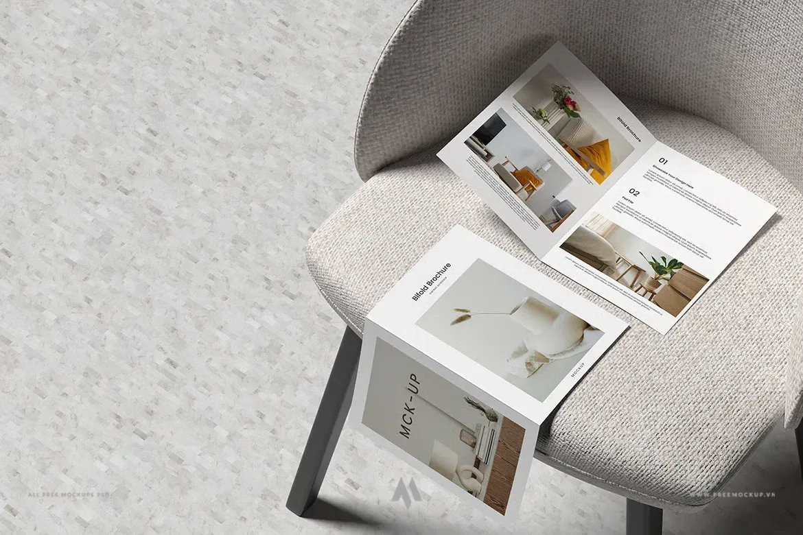 Mockup tờ rơi gập đôi A4 đặt trên ghế