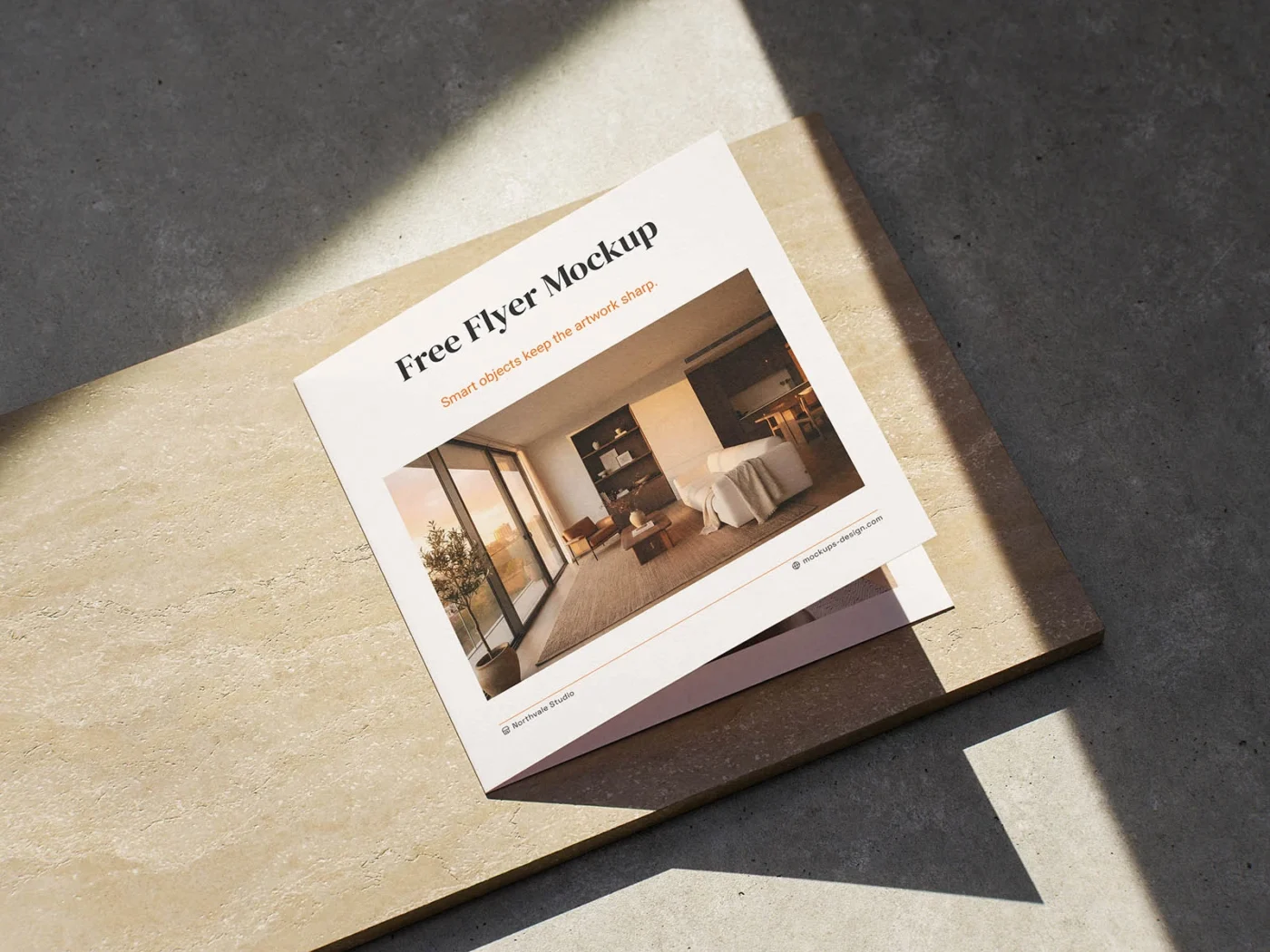 Mockup tờ rơi gập đôi vuông PSD